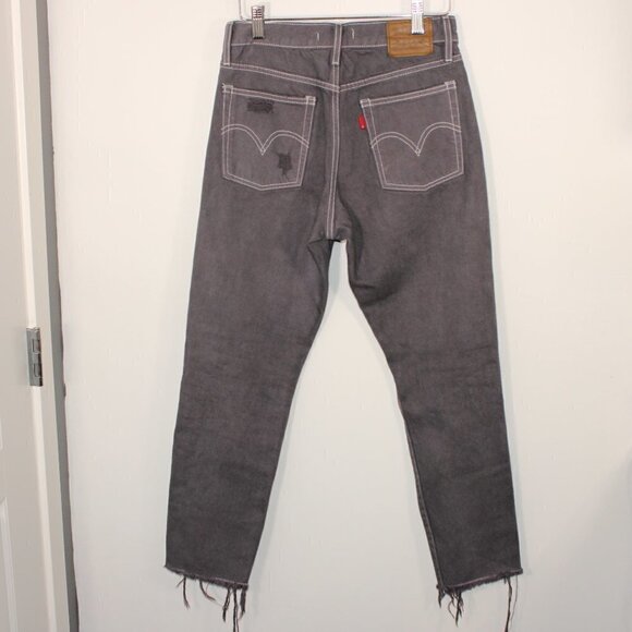 3/$30 Levi's Wedgie Size 26 High Rise Skinny Distressed Gray Raw Edge Hem - Picture 4 of 6